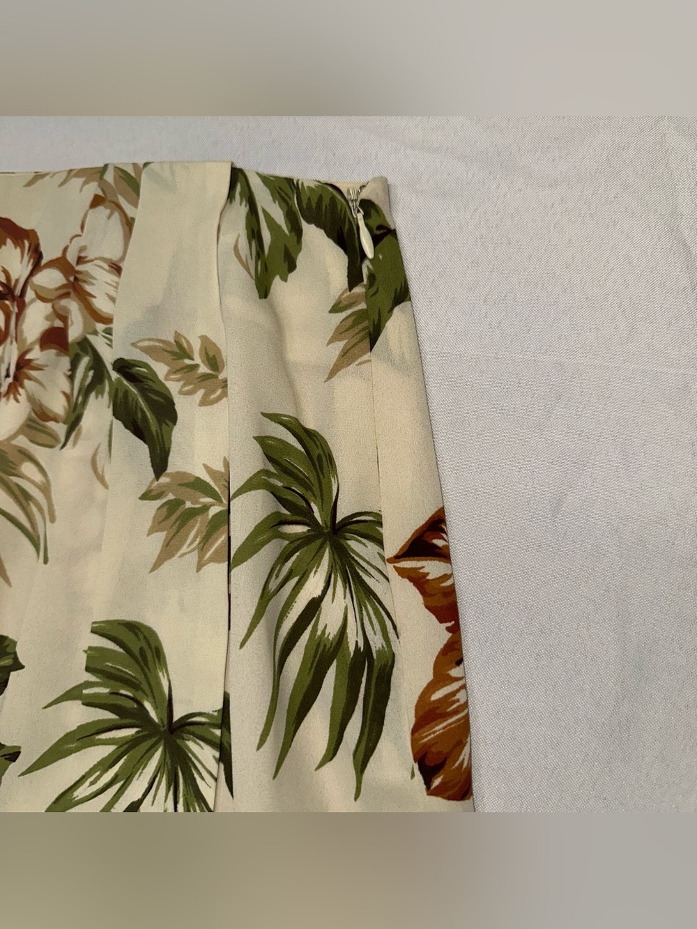 Chaus Skirt Size 10 Mock Wrap Lined Beige Greens Tans Browns Hibiscus - Picture 5 of 11